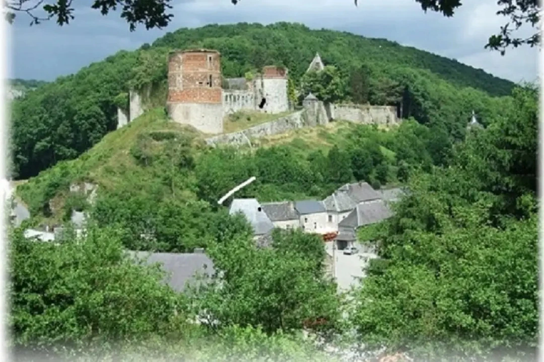 Image de couverture : Locations de vacances à Hierges