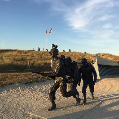 Monument seconde guerre mondiale, soldat américains descendant d'une barge Higgins