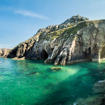 La pointe de Dinan, roche et eaux turquoises