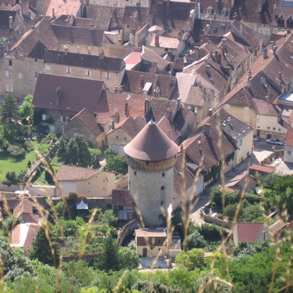 Cover image: Location de vacances Poligny, Cité Médiévale dans le Jura