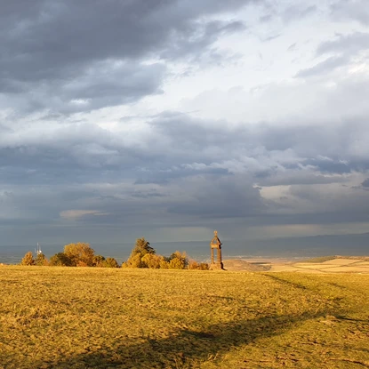 Image de couverture : Plateau de Gergovie : histoire et vues d’exception dans le Puy-de-Dôme