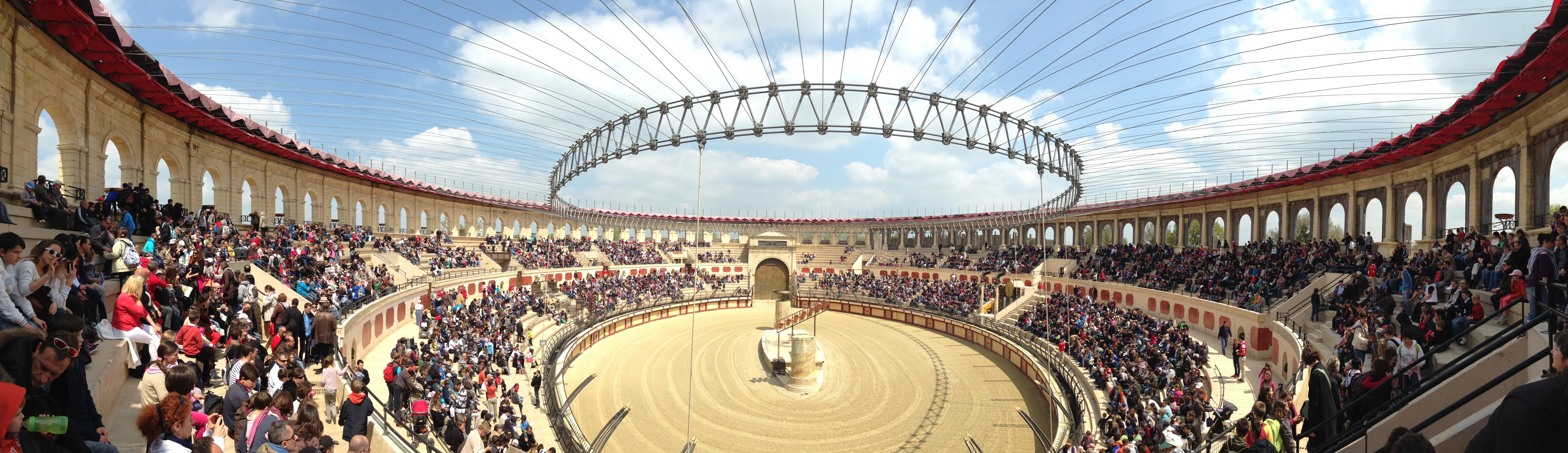 Panorama de l’arène au Puy du Fou.