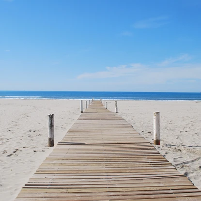 Cover image: La Grande Motte : Architecture Unique et Séjours en Bord de Mer