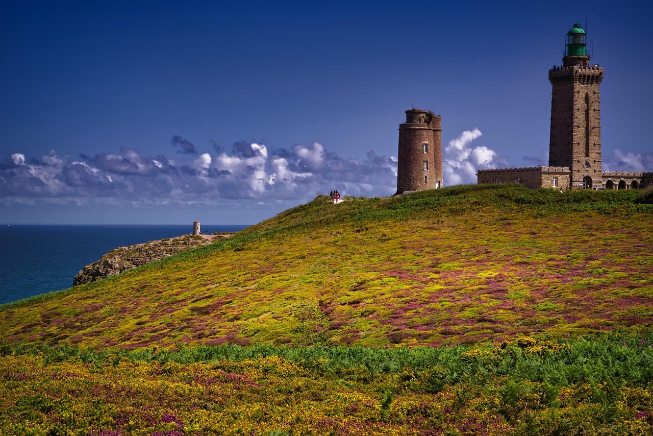 Cap fréhel, ciel bleu, mer bleu, phare, paysage, nature sauvage, ©djedj