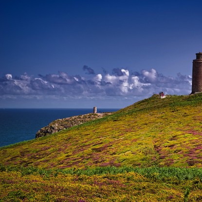 Cap fréhel, ciel bleu, mer bleu, phare, paysage, nature sauvage, ©djedj