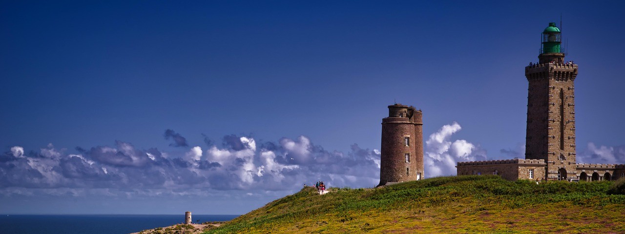 Cap fréhel, ciel bleu, mer bleu, phare, paysage, nature sauvage, ©djedj