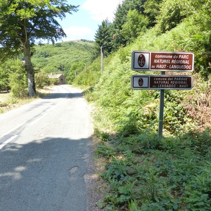 Cover image: Parc du Haut-Languedoc : Nature Préservée et Séjours Authentiques