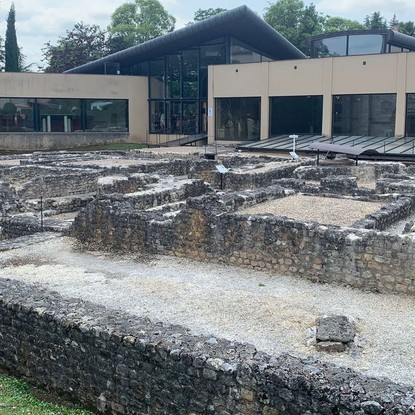 Cover image: Villa Gallo-Romaine de Montcaret : séjour en Dordogne