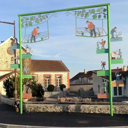 Arche dans le village de La Neuville aux Larris Marne 51