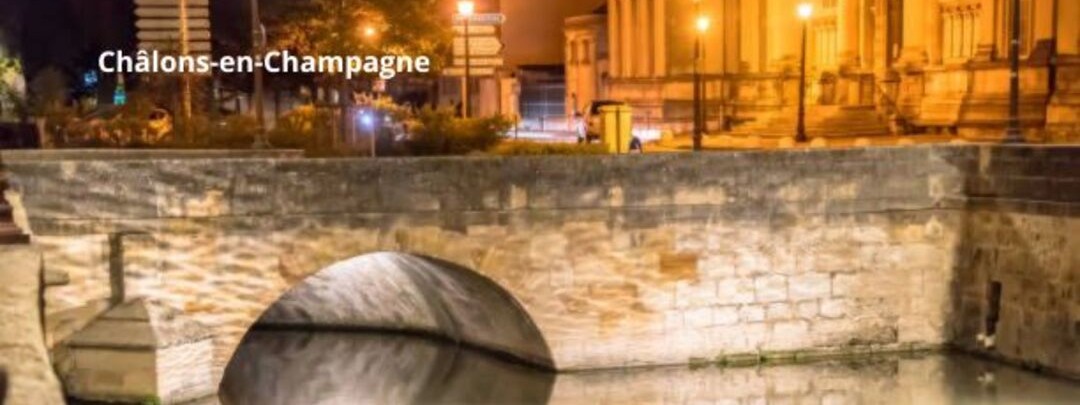 Vue de la rivières la nuit à Chalons en Champagne 51000 Marne