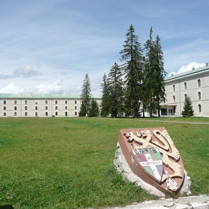 Cover image: Découverte du Fort des Rousses : Histoire et Visites Guidées