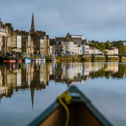 Vue de Redon depuis le canal de Nantes à Brest. Crédits photo : ADT35 Gerard-Ganglion