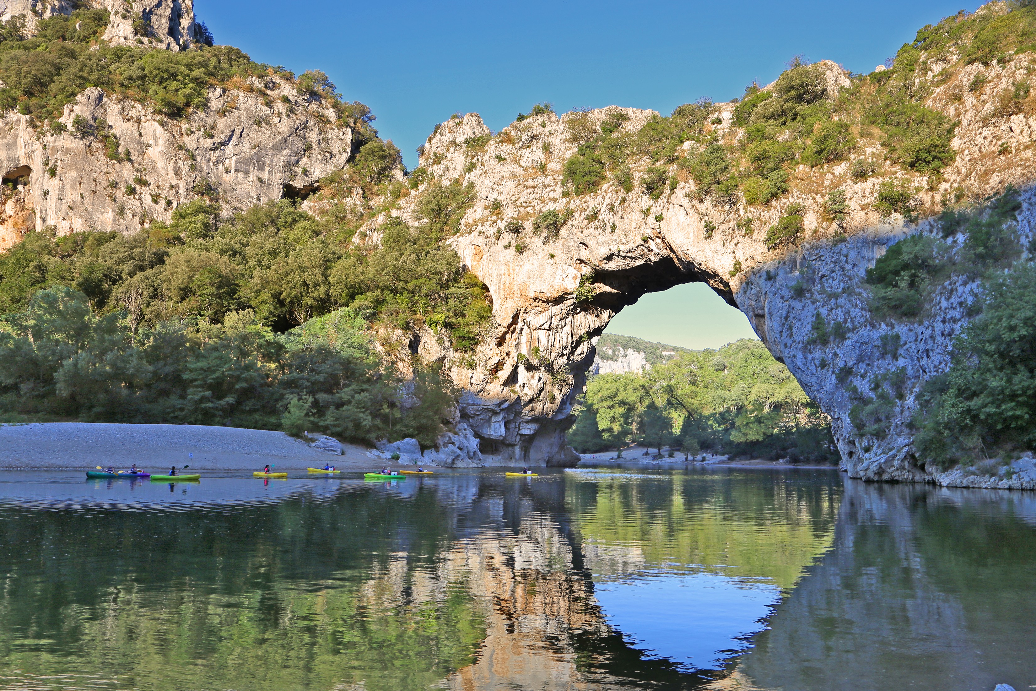 Image de couverture : Gîtes à Vallon-Pont-d'Arc