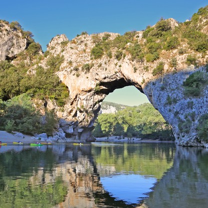 Image de couverture : Gîtes à Vallon-Pont-d'Arc