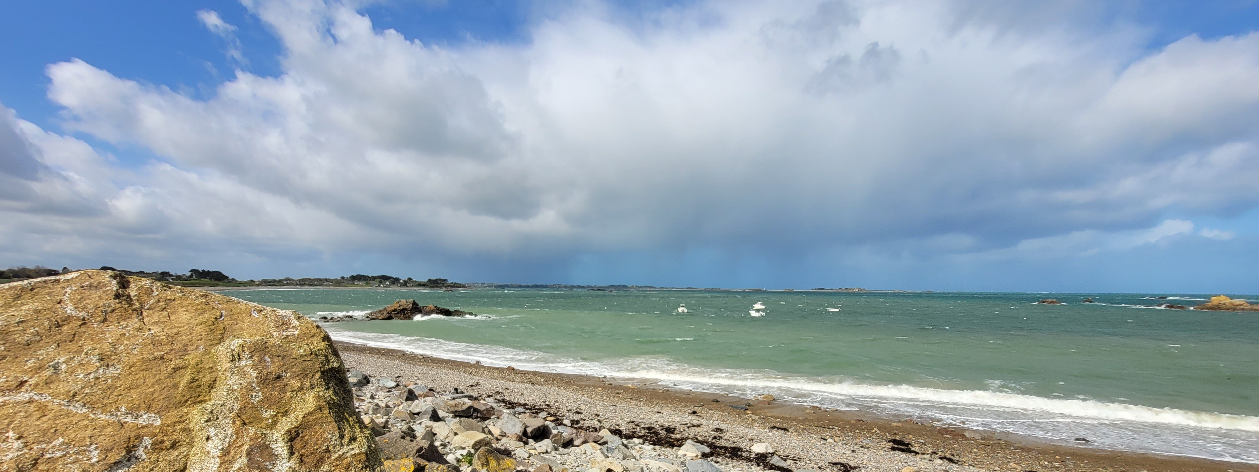 Image de couverture : Gîte de groupe et location grande capacité à Plougrescant