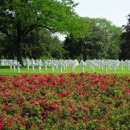 Image de couverture : Cimetière Américain de Saint-Avold : lieu de mémoire en Moselle à découvrir