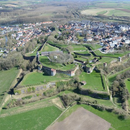 Cover image: Location de vacances Montreuil-sur-Mer : cité fortifiée au charme médiéval