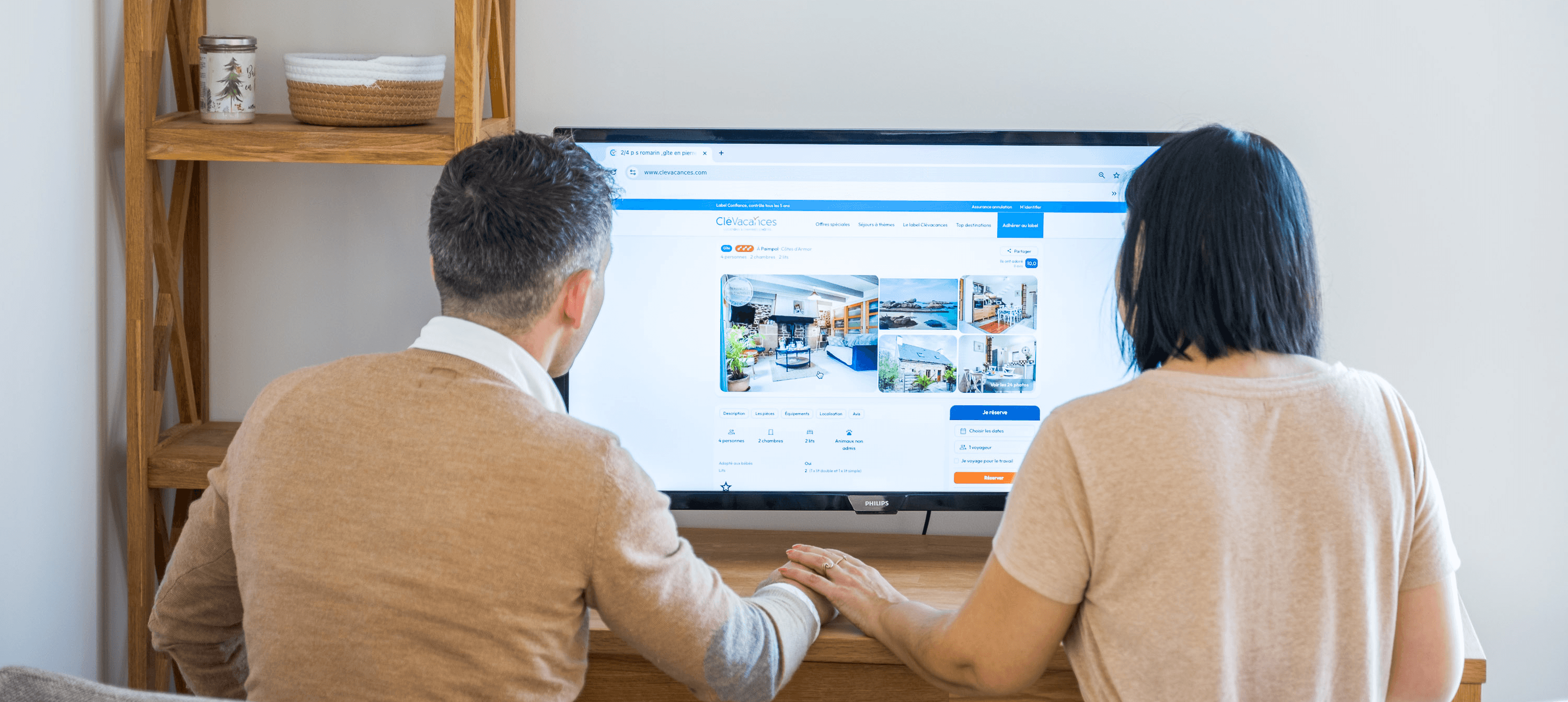 Cover image: Online or live booking what are the differences?