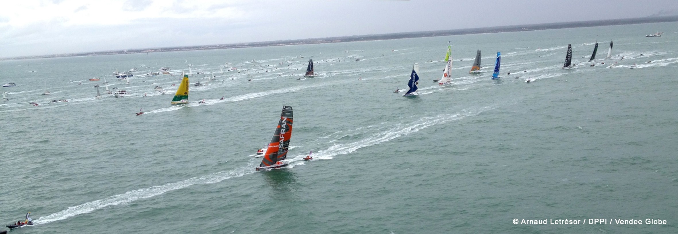 Vue aérienne des voiliers lors d'un départ du Vendée Globe