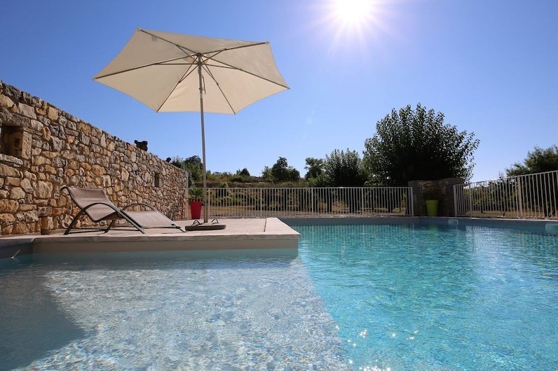 Piscine extérieure dans une location de vacances en août