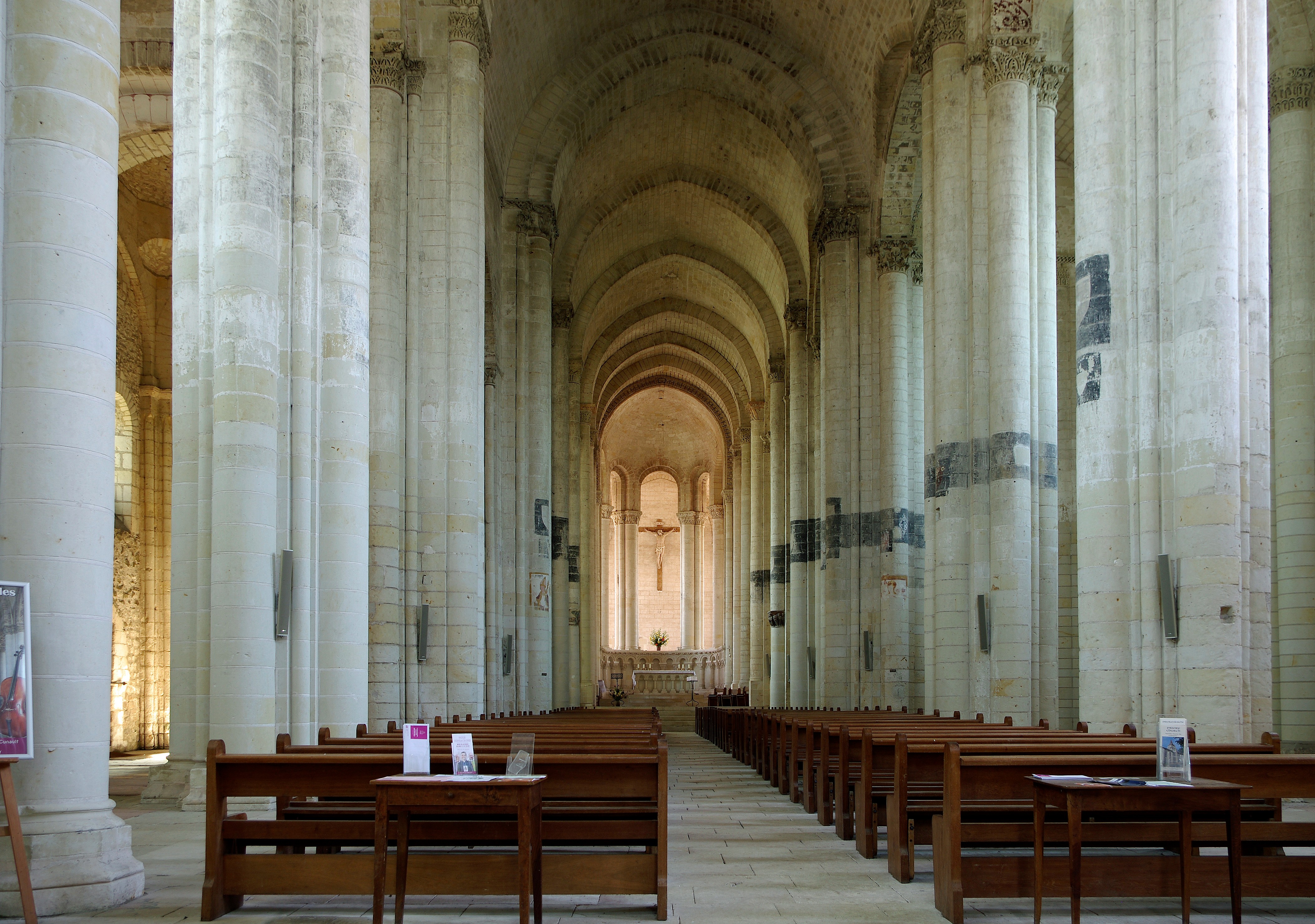 Interieur de Eglise prieurale Notre-Dame de Cunault.