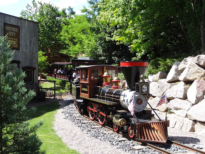 Fraispertuis dans les Vosges : Le petit train l'Express, attraction familiale qui fait le tour du parc sur ses rails. / Licences Creative Commons