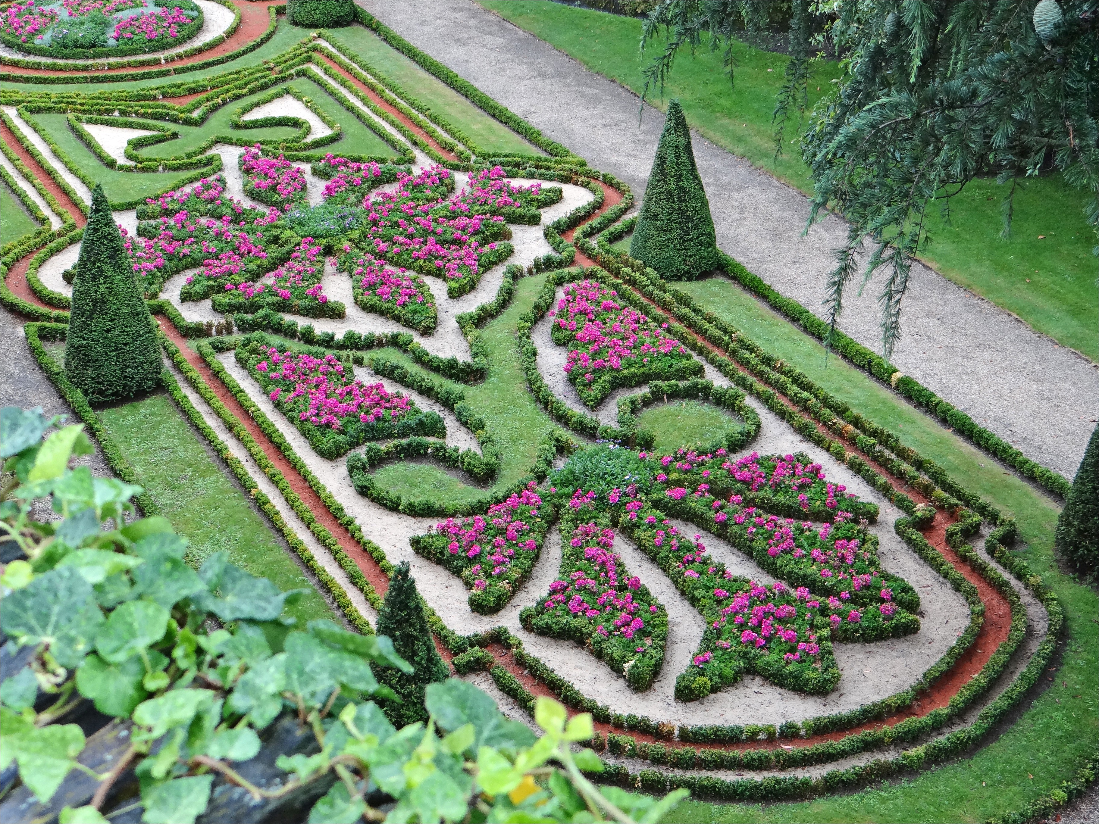 Jardin dans les douves du château d'Angers.