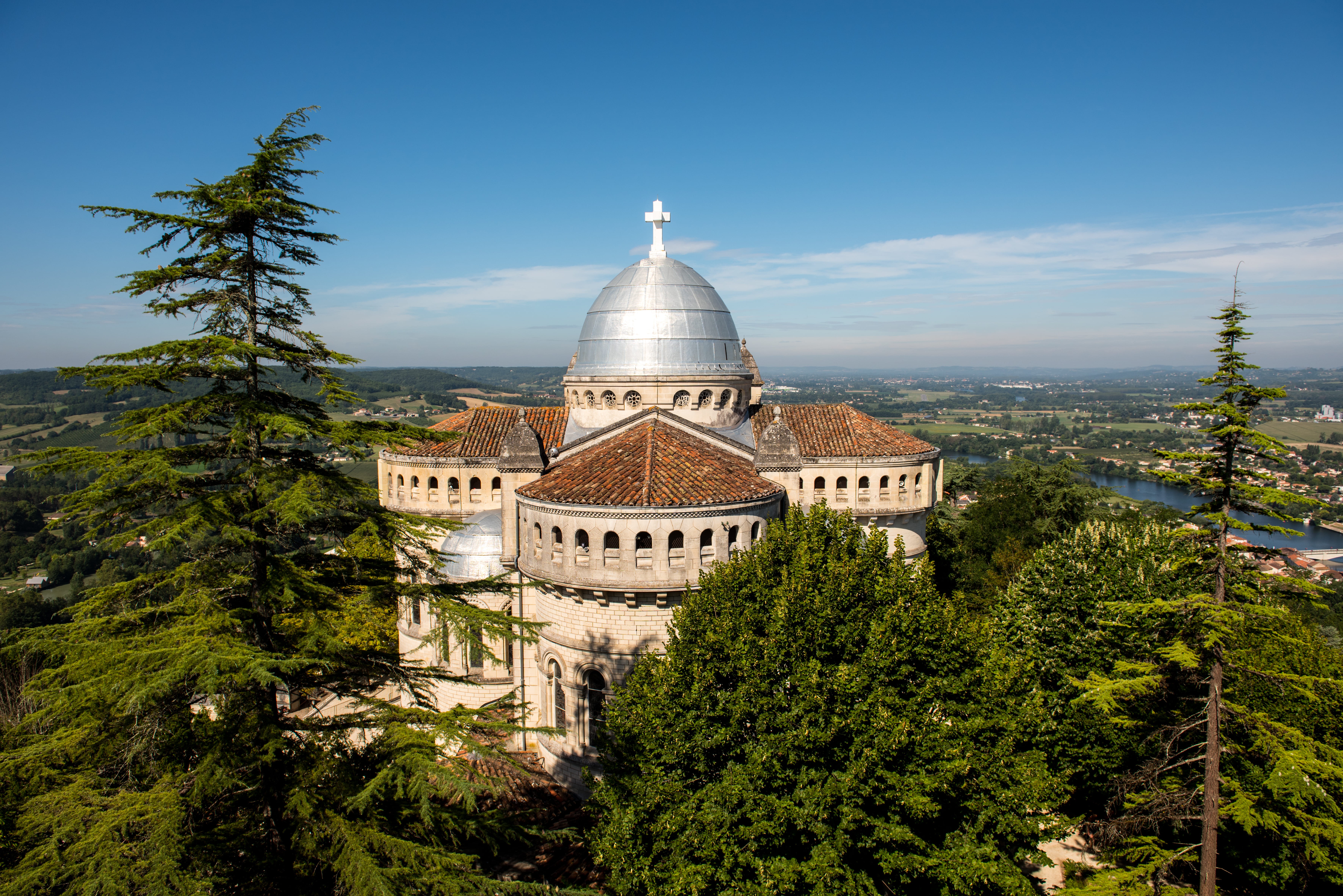 La basilique Notre-Dame de Peyragude sur les hauteurs de Penne d’Agenais