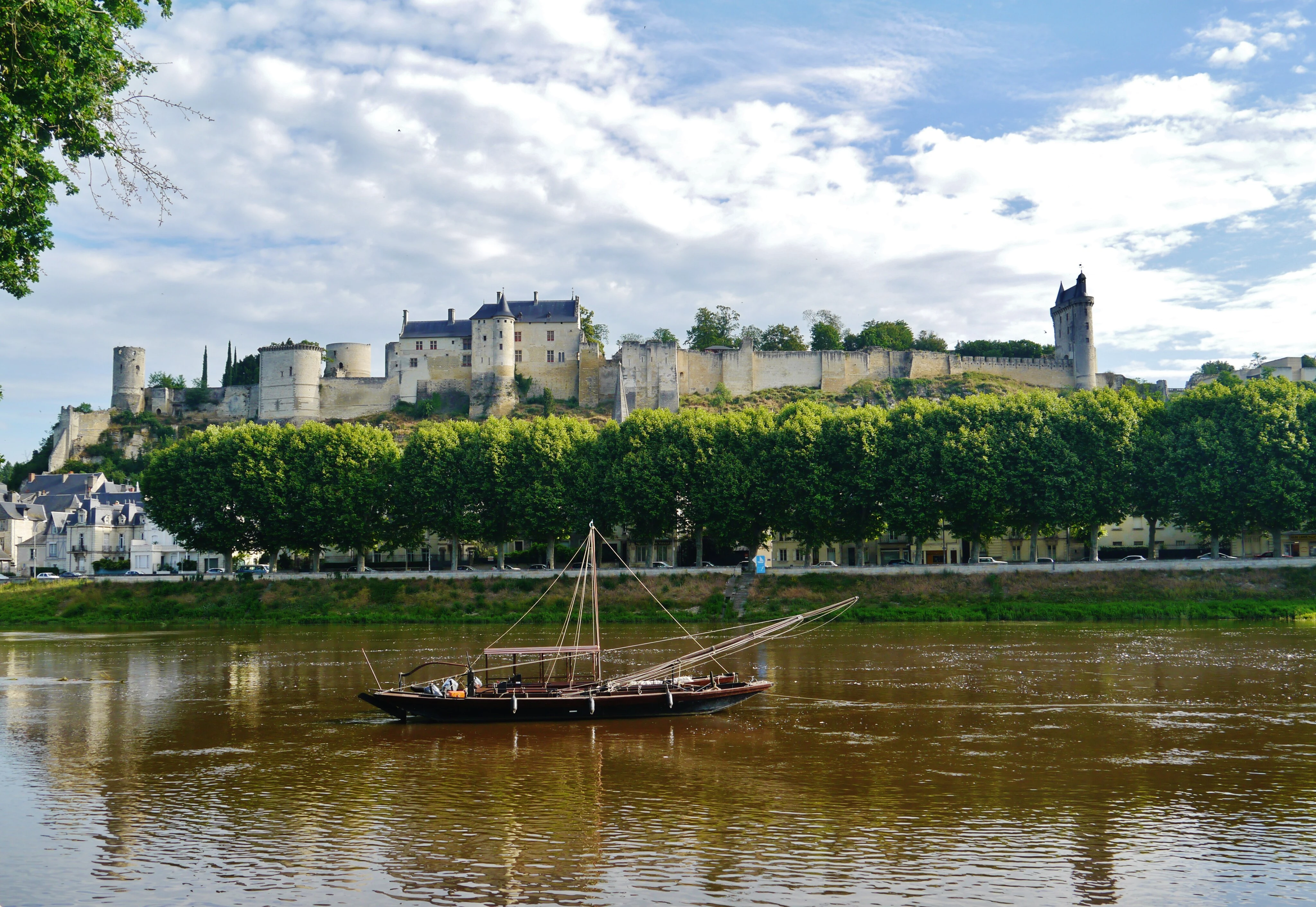 Depuis la Vienne, vue sur le Château de Chinon