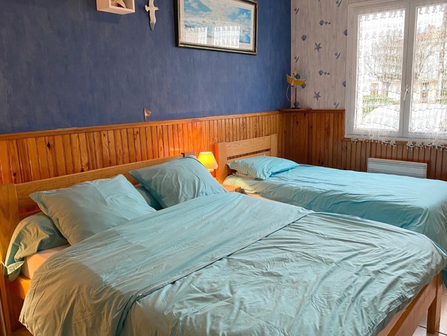 Chambre lit en 140 + 1 lit en 90