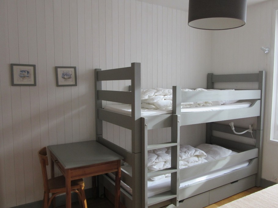 Chambre avec 1 lit de 140 et 2 lits de 90