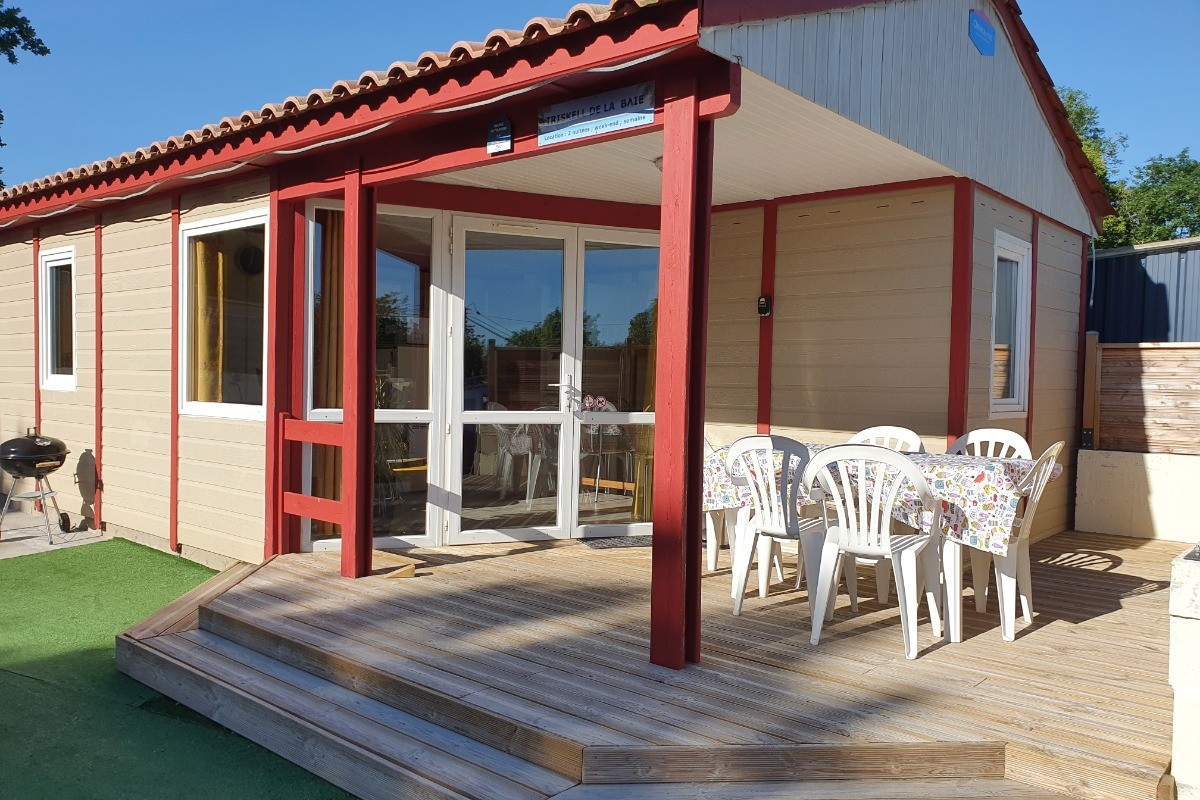 Terrasse en bois extérieure et abritée 
Chalet  Triskell de la Baie