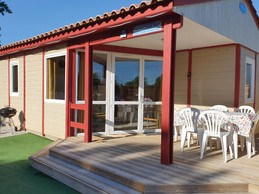 Terrasse en bois extérieure et abritée
Chalet Triskell de la Baie