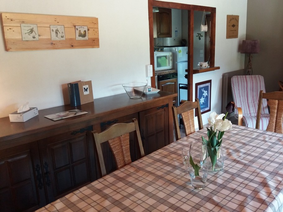 vue salle à manger cers la cuisine