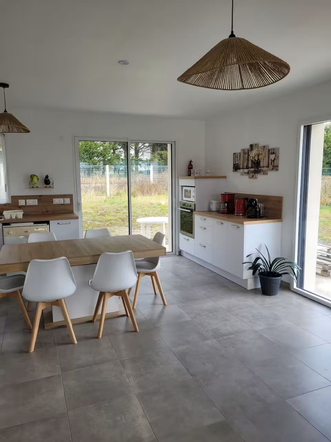 Fully equipped open kitchen