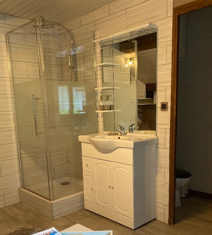 ch 3 douche lavabo wc