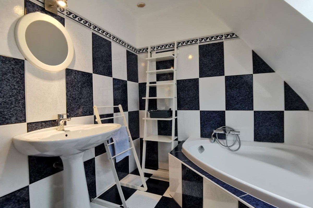 A l'étage salle de bain
