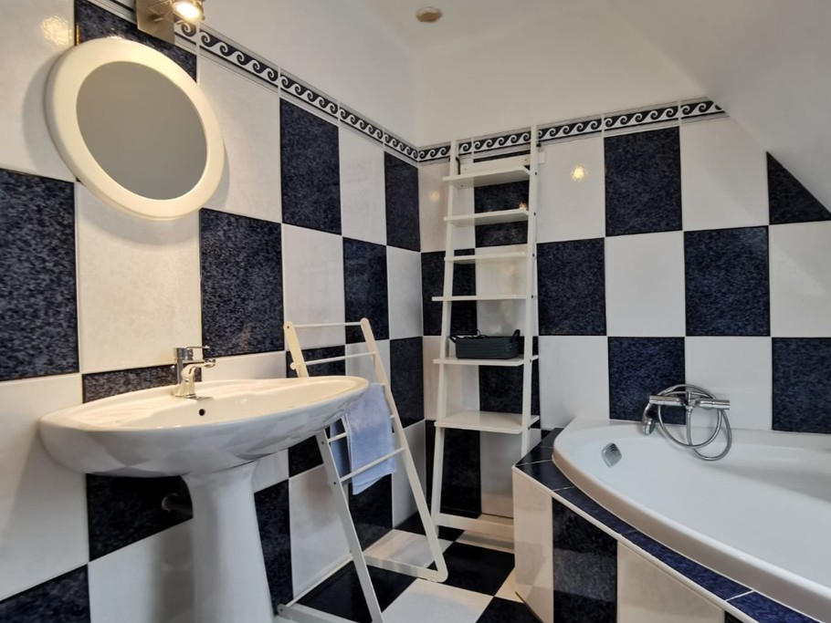 A l'étage salle de bain