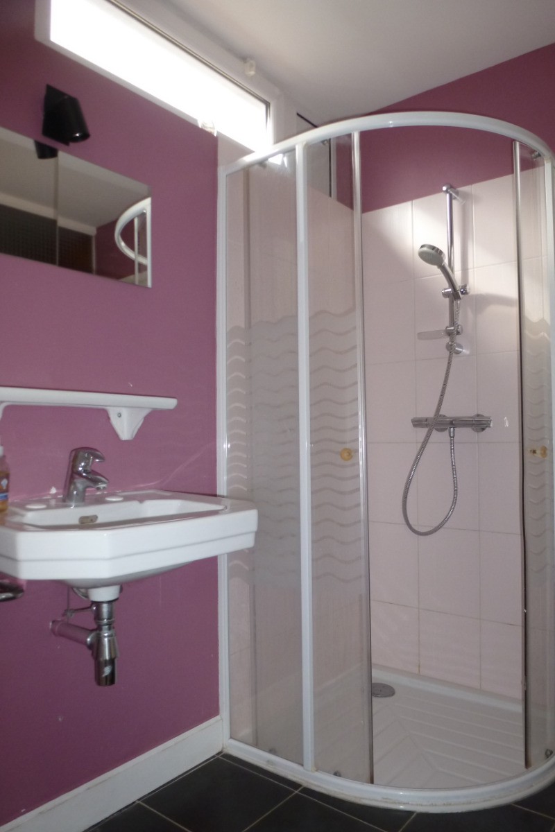 Salle d'eau chambres taupe et rose