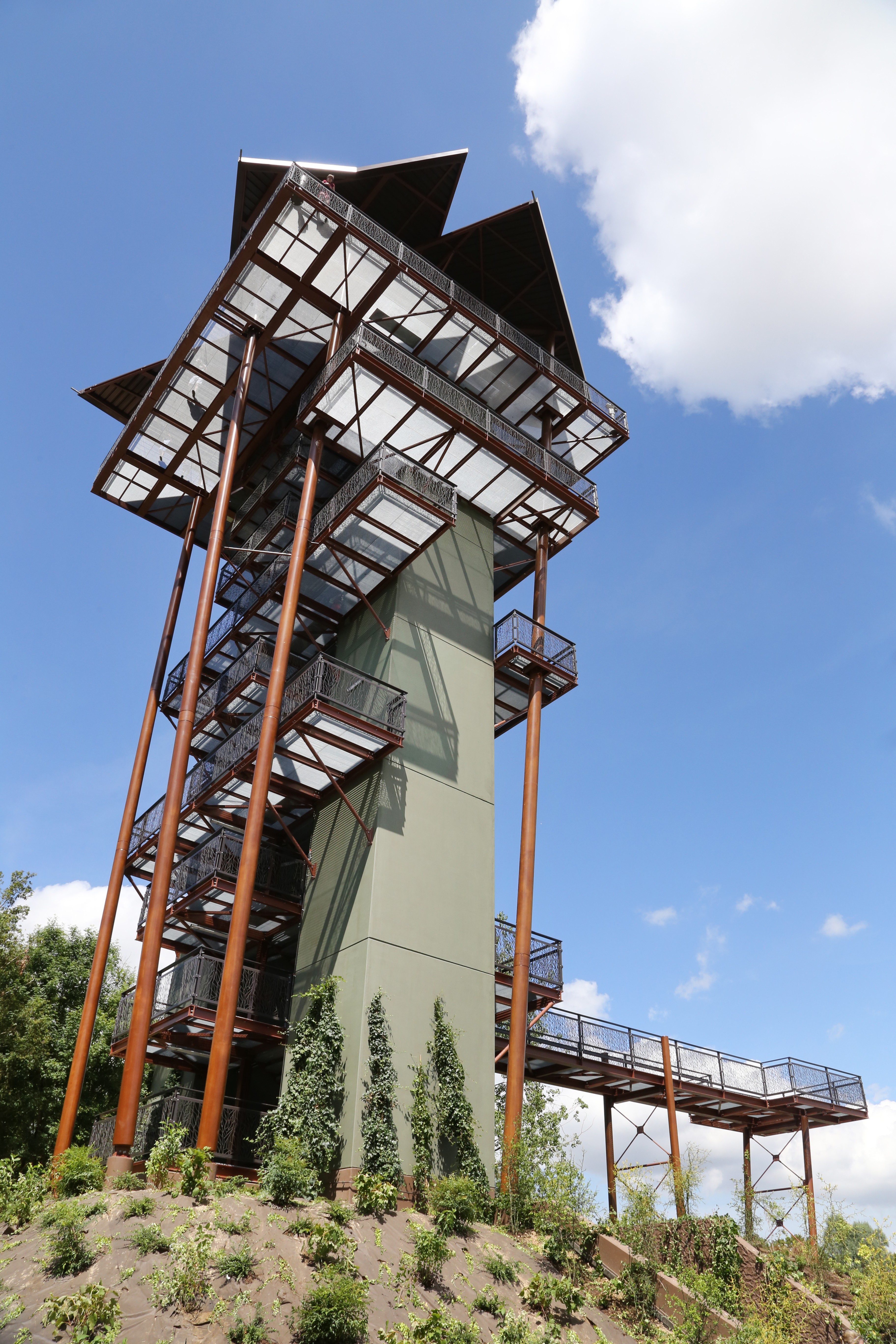 La tour d'observation du parc des oiseaux de Villars les Dombes.