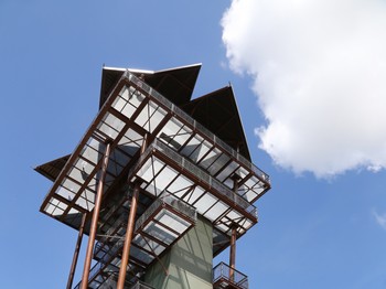 La tour d'observation du parc des oiseaux de Villars les Dombes.