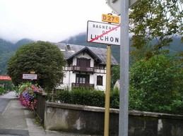 Chalet de la Pique: vue depuis la rue