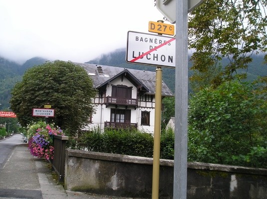 Chalet de la Pique: vue depuis la rue