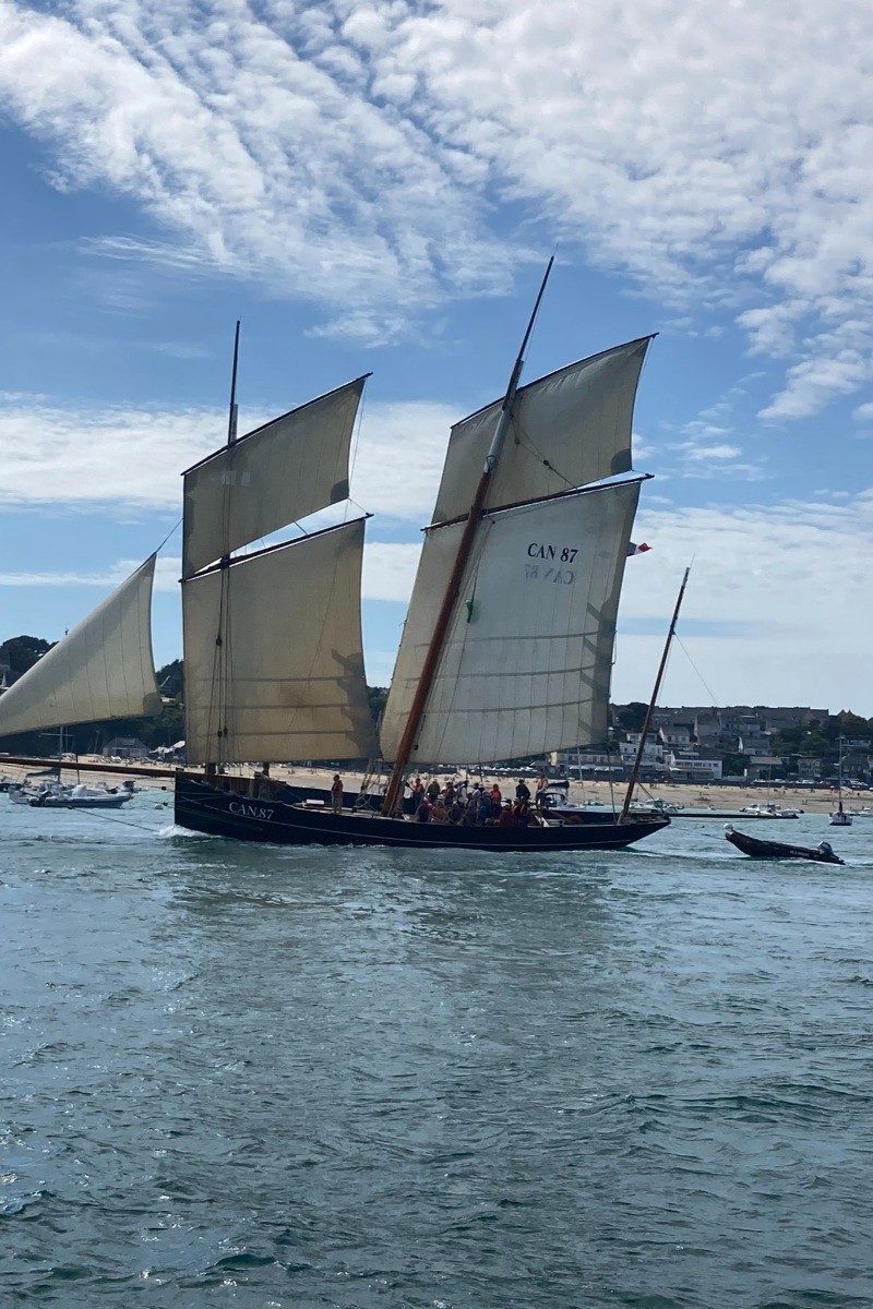 Sorties en mer avec La Bisquine de Cancale à réserver.