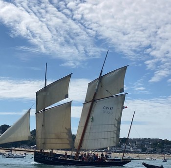 Sorties en mer avec La Bisquine de Cancale à réserver.