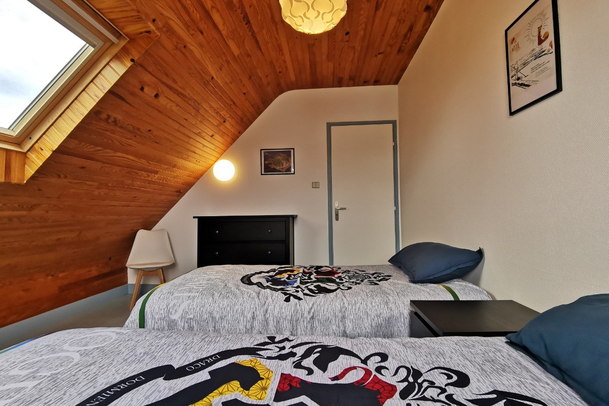 Etage: chambre 2 avec 2 lits de 90  - Location de vacances - Kernilis
