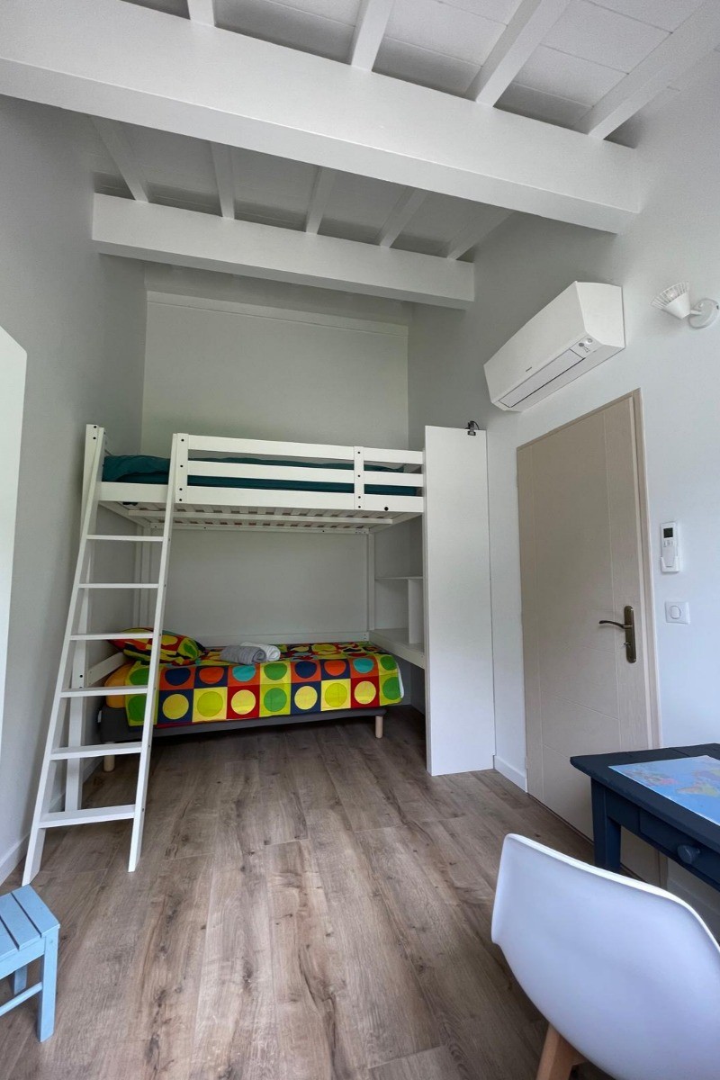 la chambre 4 à l'ouest avec bureau et mezzanine