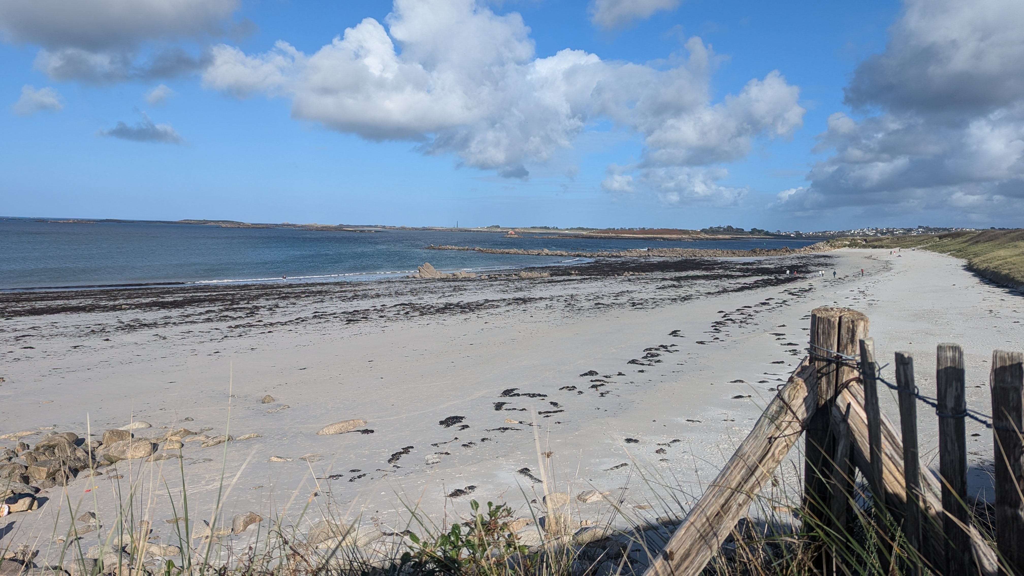 Grande plage de sable blanc à St-Pabu