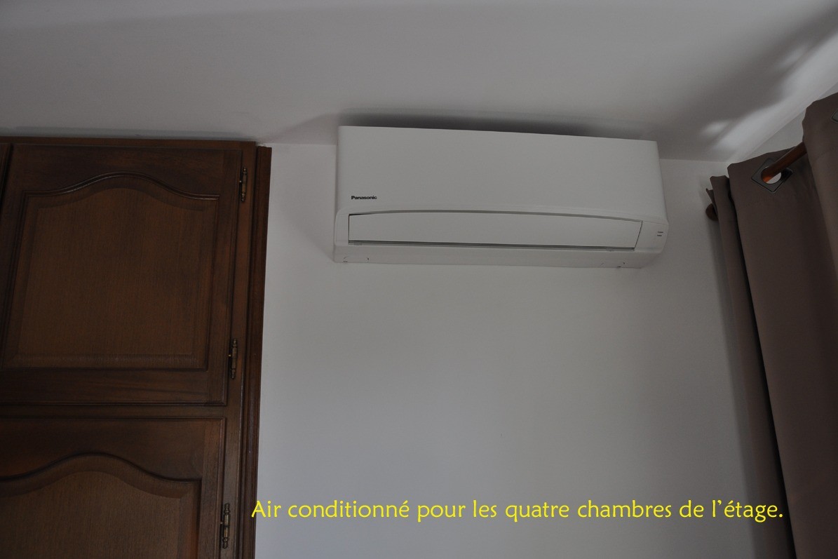 Climatisation  des quatre chambres de l'étage.