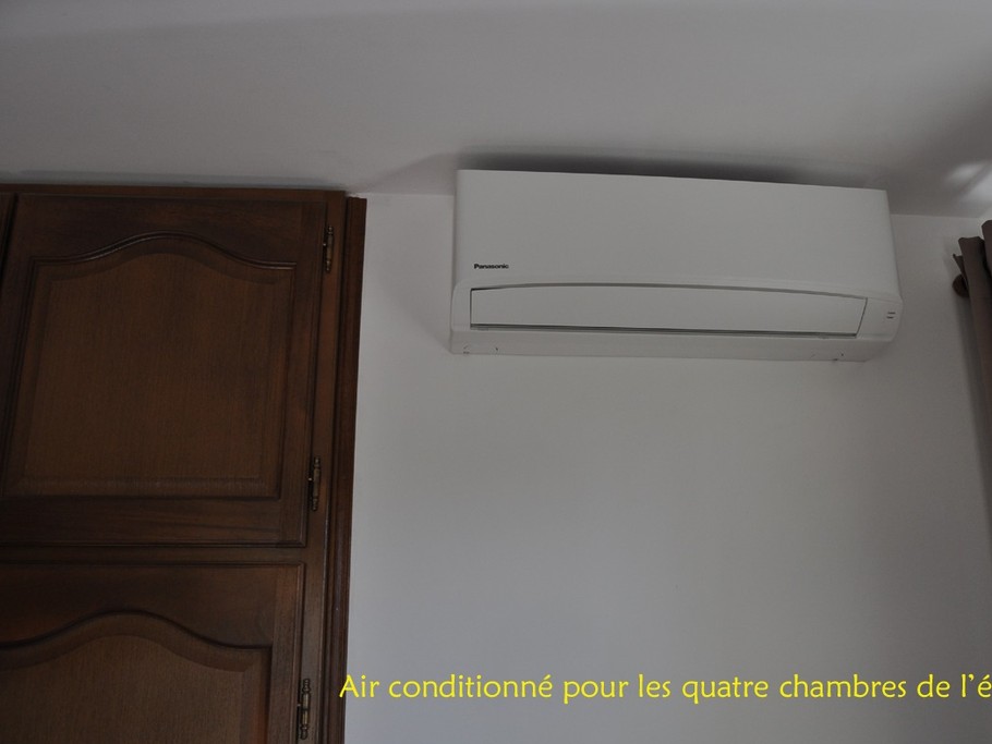 Climatisation  des quatre chambres de l'étage.